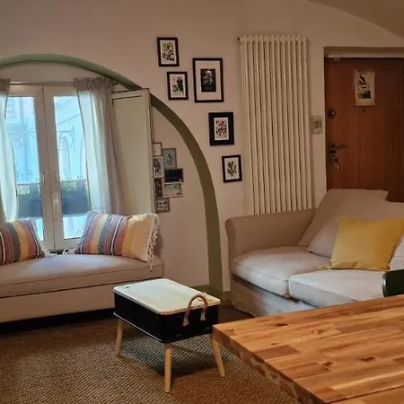 Apartment Parlapa *